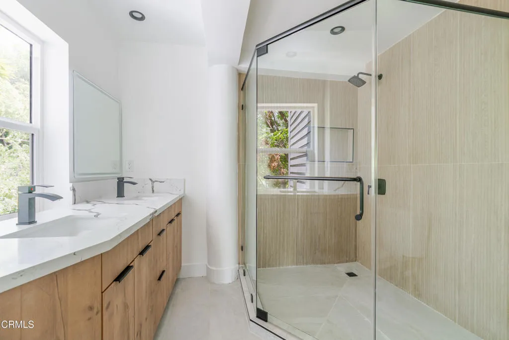 2409 Yorkshire Drive, Los Angeles, California 90065 home-pic-14